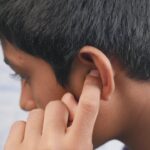 Mal au cartilage de l’oreille en dormant