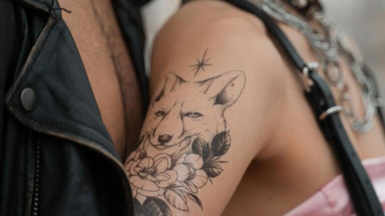 Tatouage loup femme